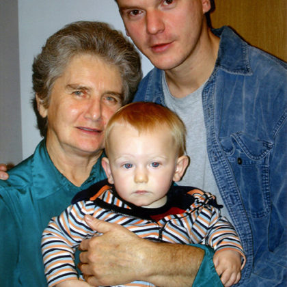 Janos Peti-Peterdi with his mother and son in 2004 (Photo by Reka Peti-Peterdi)