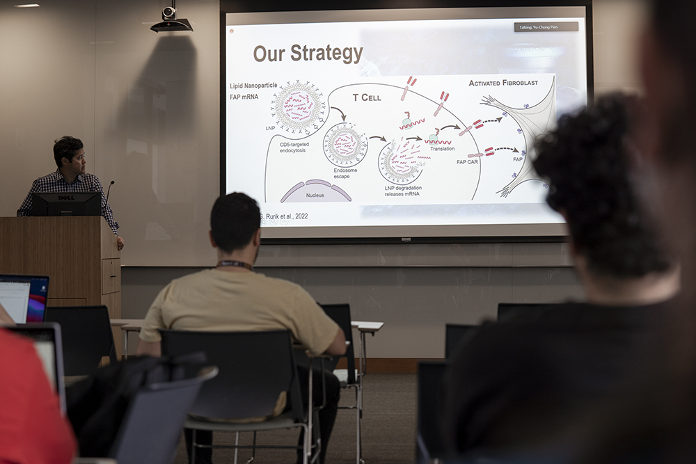 Professor Justin Ichida leads a class for USC's stem cell master's students (Photo by Chris Shinn)