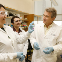 A stem cell innovator focusing on repairing the heart, Chuck Murry (second from right) shares his expertise in biomedical science. (Photo/Steve Cohn)