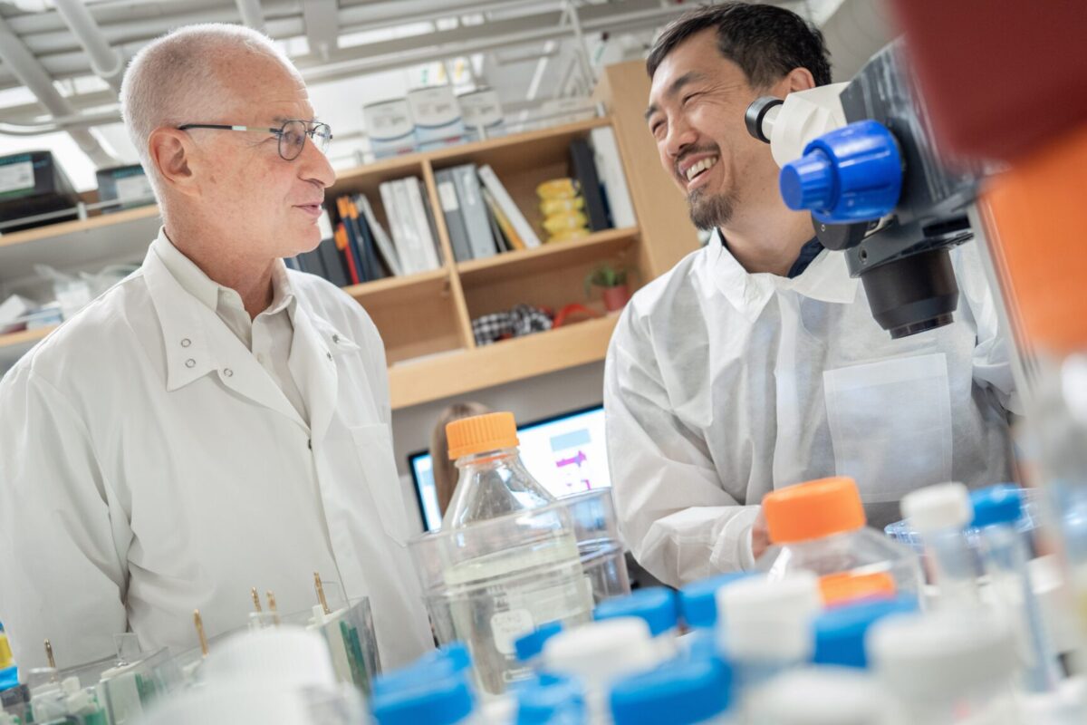 Pinchas Cohen (left) in the lab (Photo courtesy of the USC Davis School of Gerontology)